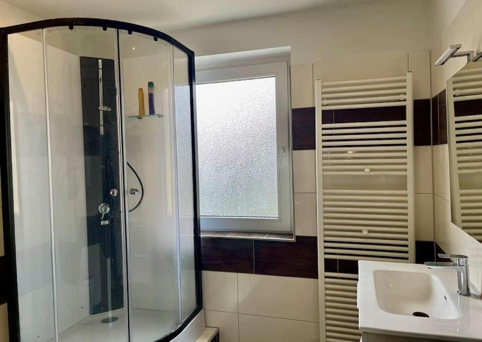 Duesseldorf Messe And Airport, 2-Bedroom Apartment With Kitchen And Garden Duisburg Bagian luar foto